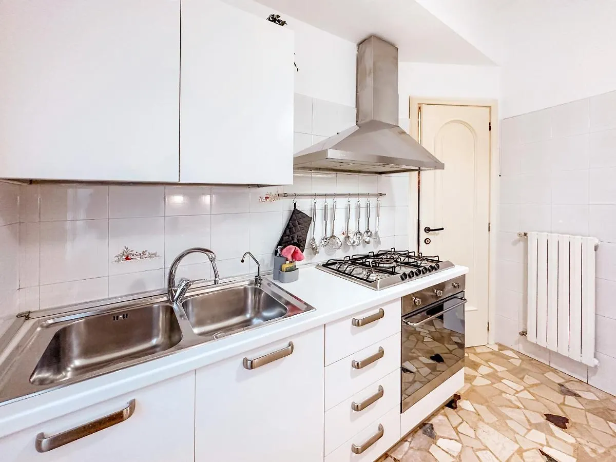 Private Parking A Due Passi Dalla Stazione Rapallo Apartment