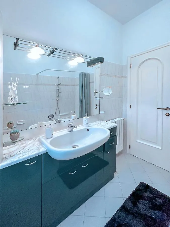 Apartment Private Parking A Due Passi Dalla Stazione Rapallo Italy